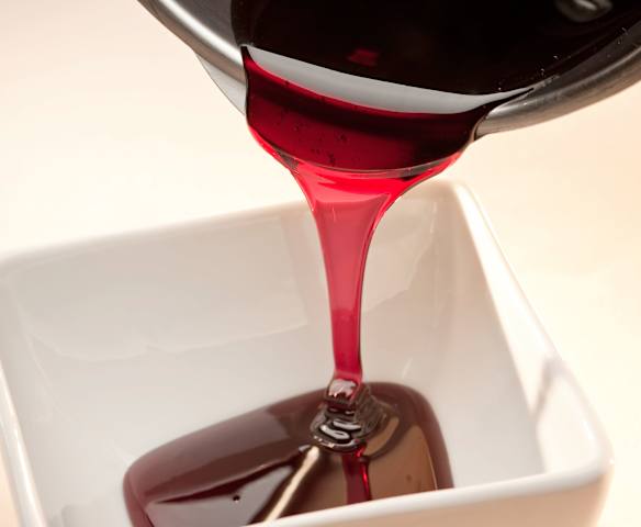 Sos z czerwonego wina