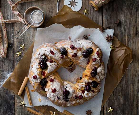 Spiced cherry brioche wreath Spiced cherry brioche wreath