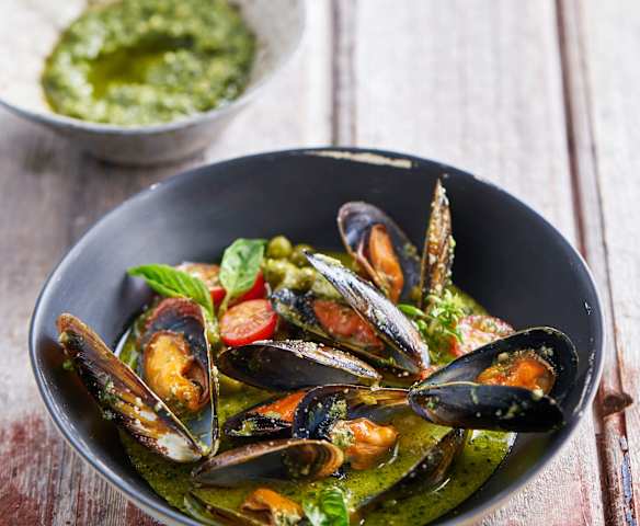Mexilhões com pesto