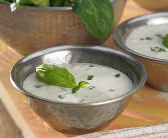 Basilikum-Joghurt-Dressing