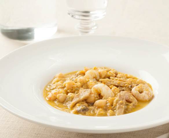 Guiso de cigalitas, setas y garbanzos