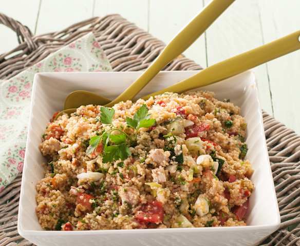Ensalada tabulé con atún en conserva