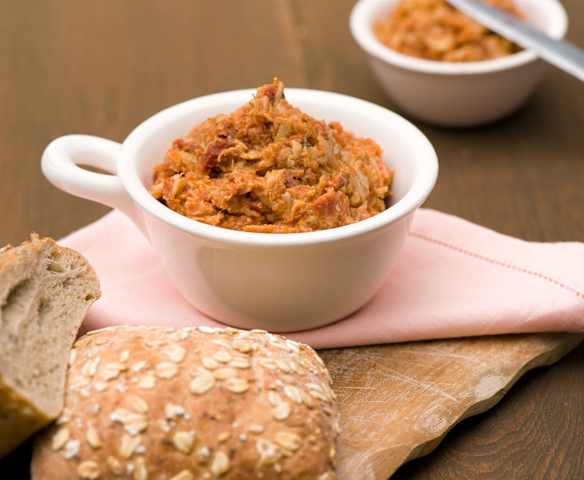 Pasta z suszonych pomidorów z karczochami