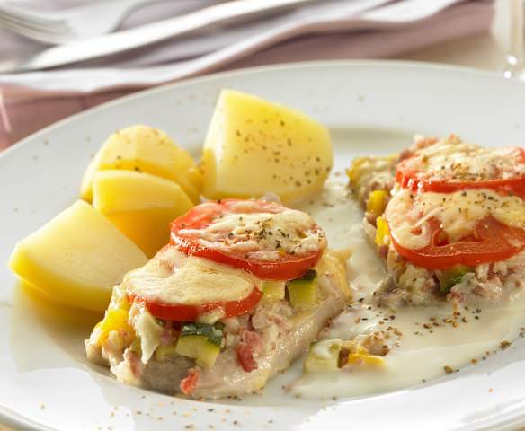 Überbackenes Schweineschnitzel mit Kartoffeln