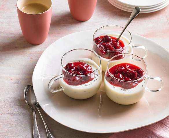 Mohn-Holunderblüten-Panna-cotta