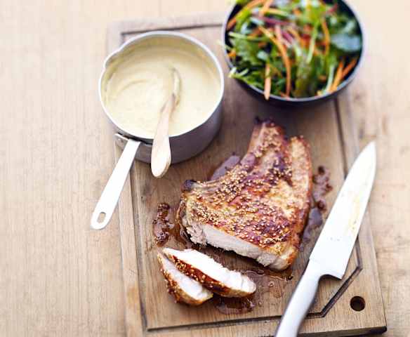 Côtes de veau au sésame, mousseline de pois chiches