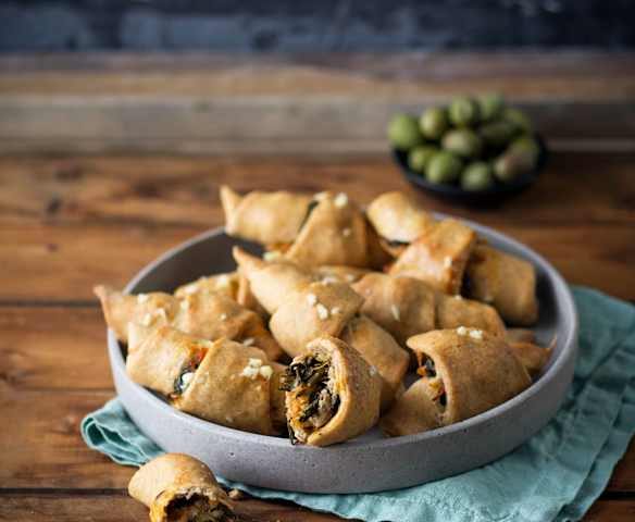 Gefüllte Germteigstangerl (vegan) Gefüllte Germteigstangerl (vegan)