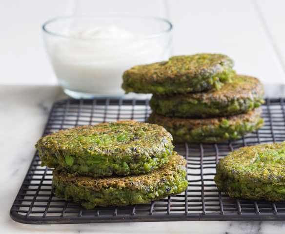 Pea and garden mint fritters