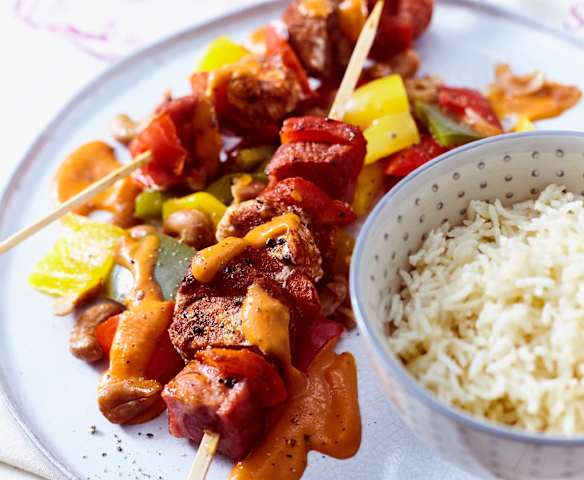 Schaschlik mit Paprika und Reis