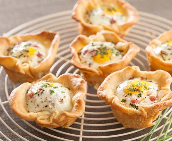 Tartaletas de huevo y jamón