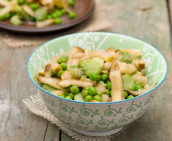 Bób z zielonym groszkiem w słodkim sosie gruszkowym