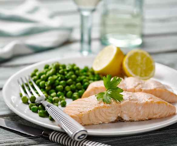 Losos s hráškem a citrónovým pestem