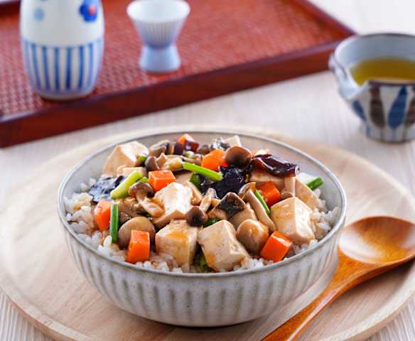 鹽麴野菇豆腐蓋飯