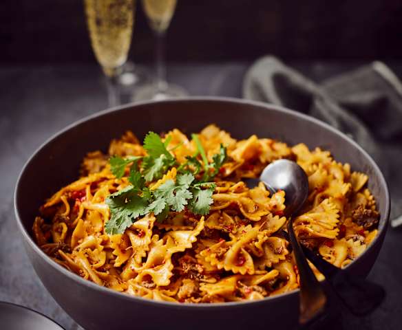 Pikanter Thai-Nudelsalat mit Zupffleisch Pikanter Thai-Nudelsalat mit Zupffleisch