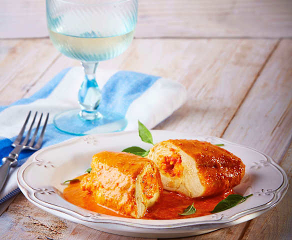 Pechugas rellenas con salsa de almendras