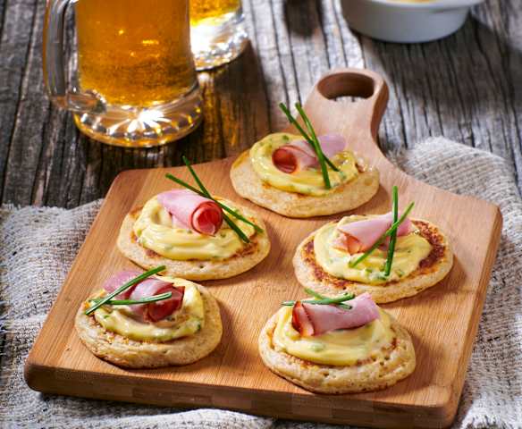Blinis con prosciutto di Praga Blinis con prosciutto di Praga