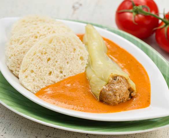 Plněné papriky s rajskou omáčkou