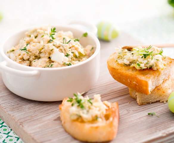 Pasta jajeczna z makrelą i chrzanem