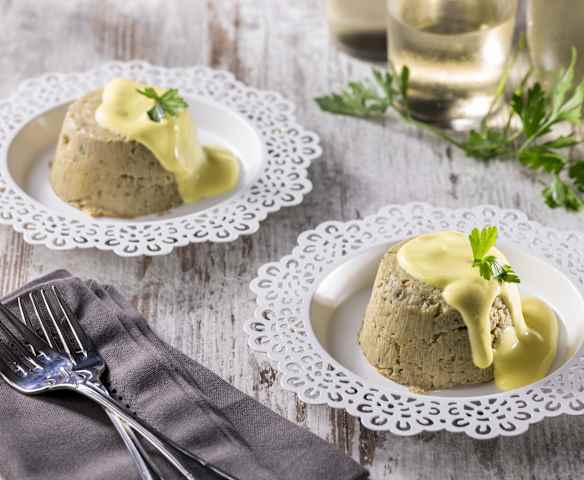 Sformatini di carciofi con salsa allo zafferano