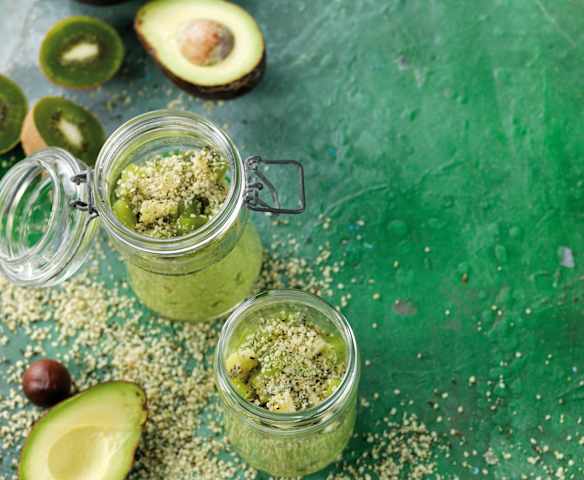 Overnight Oats with Avocado and Kiwi