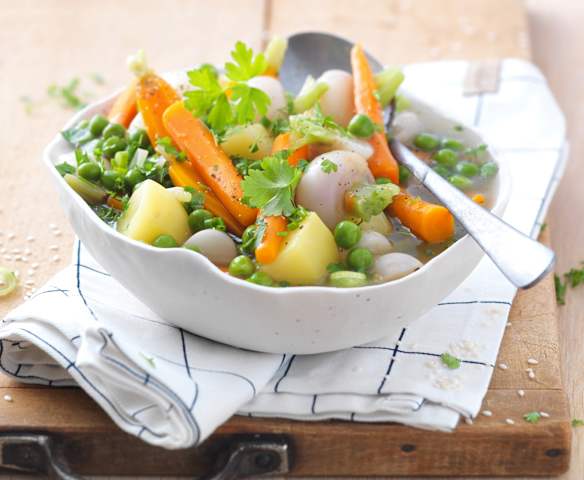 Petits légumes de printemps au bouillon