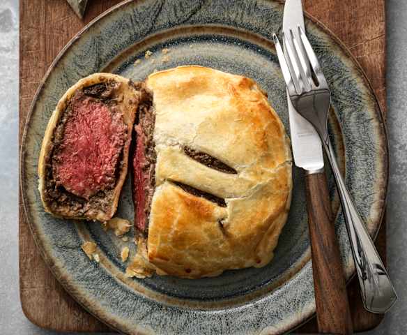 Bœuf Wellington sauce vin rouge et sa duxelles de champignons Bœuf Wellington sauce vin rouge et sa duxelles de champignons