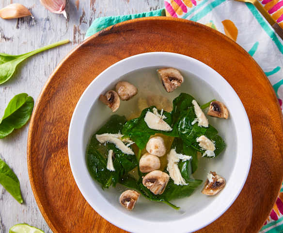 Sopa ligera de pollo