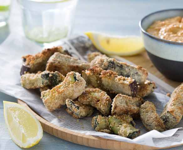 Fingers de calabacín y berenjena con salsa ranchera vegana