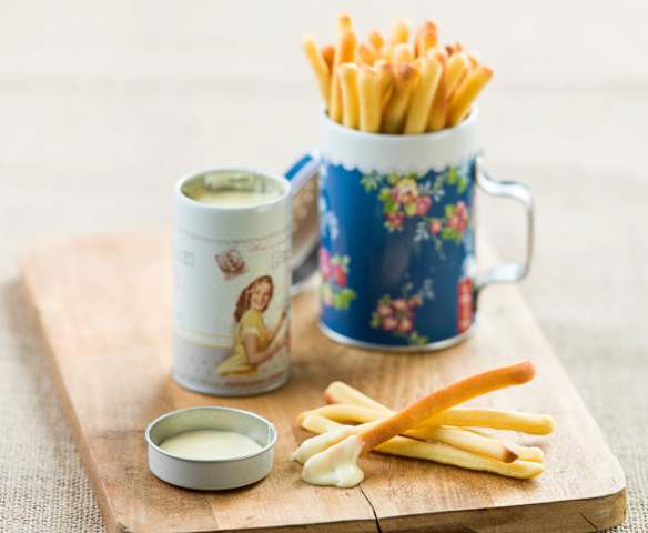 Gressinos com dip de chocolate branco
