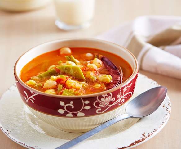Sopa de garbanzos con nopales