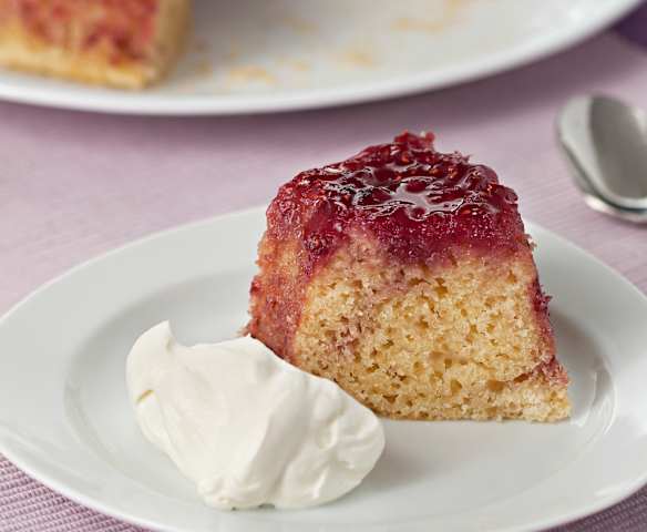 Bizcocho al vapor con mermelada de frambuesa