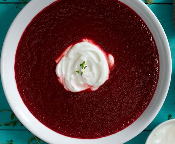 Polévka červená z řepy