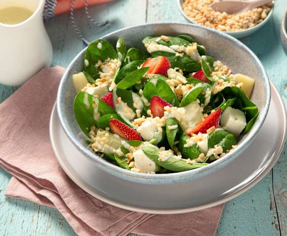Spinatsalat mit Rhabarber und Erdbeeren