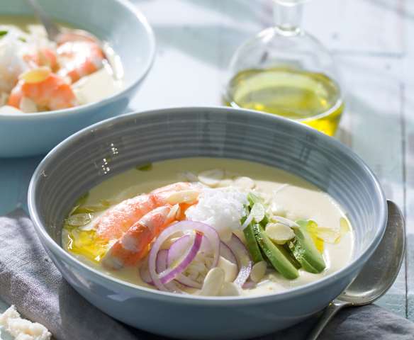 Ajoblanco de mango con arroz, aguacate y langostinos Ajoblanco de mango con arroz, aguacate y langostinos