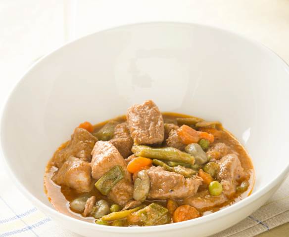Estofado de cerdo con menestra de verduras Estofado de cerdo con menestra de verduras