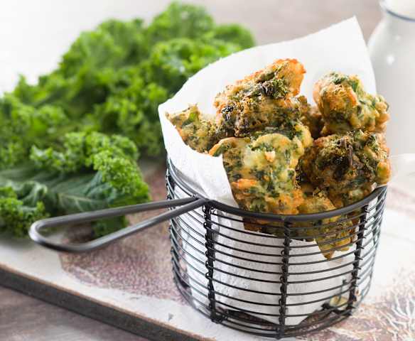 Buñuelos de kale y gorgonzola