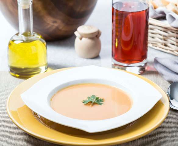 Sopa de almendras y azafrán