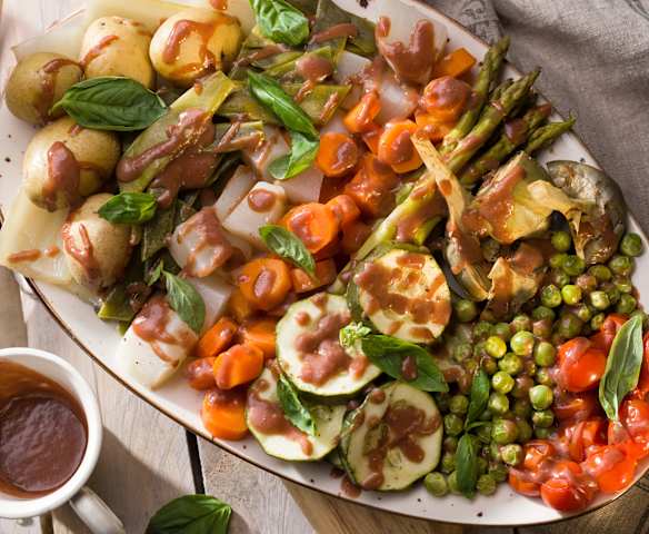 Panaché de verduras de primavera con vinagreta de fresas