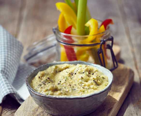 Linsencreme mit Gemüsesticks