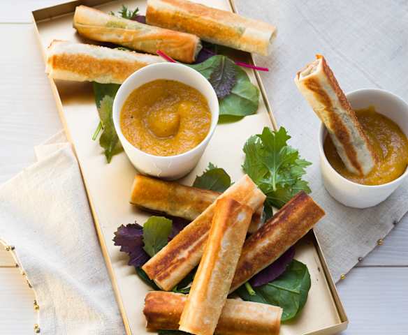 Camembert-Sticks mit Aprikosendip Camembert-Sticks mit Aprikosendip