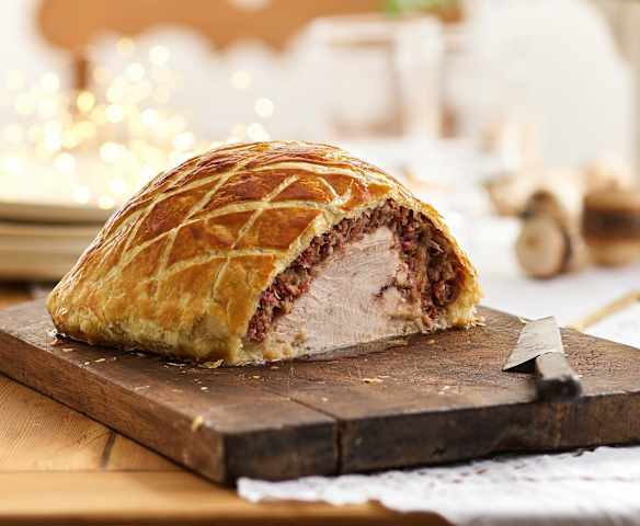 Rolo de peru recheado com frutos vermelhos