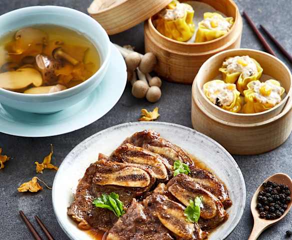 菌菇松茸天籽兰花汤配蒸黑胡椒牛仔骨、广式烧麦