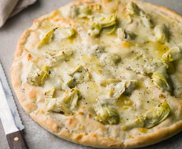 Pizza Bianca aux artichauts et à l'huile de truffe