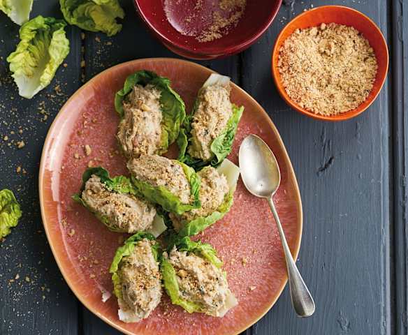 Enrolados de atum em alface