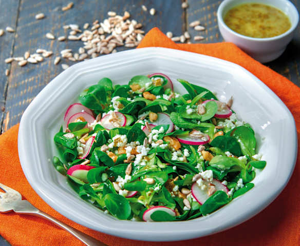 Insalata con primo sale e noci