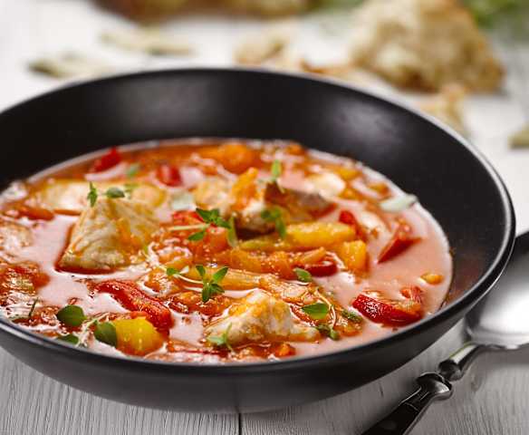 Ragú z kapra, paprik a rajčat