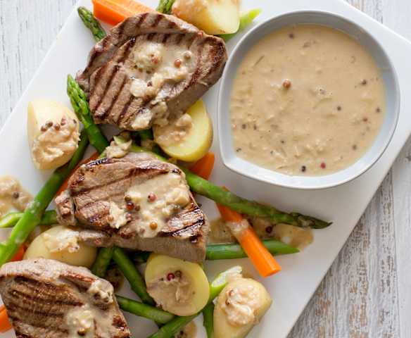 Lamb Fillets with Pink Peppercorn Sauce Lamb Fillets with Pink Peppercorn Sauce