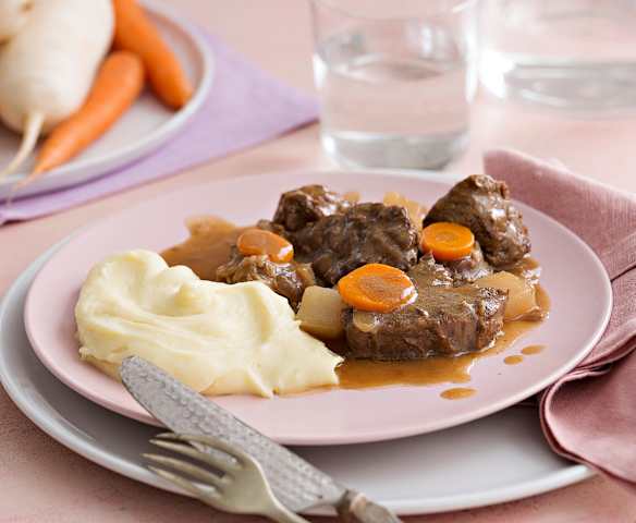 Ternera guisada con zanahorias en cocción lenta