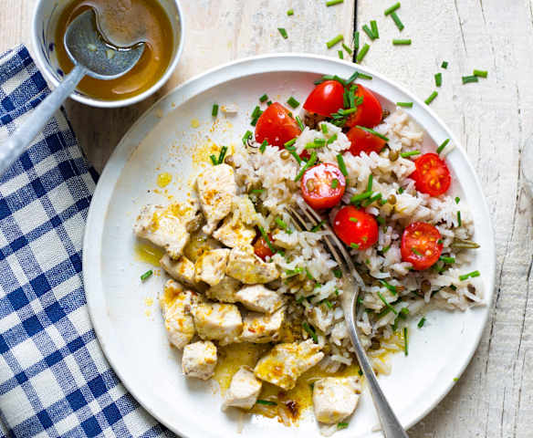 Cubes de poulet et riz aux lentilles