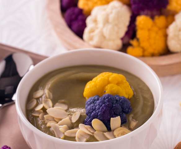 Crema di cavolfiori colorati e mandorle